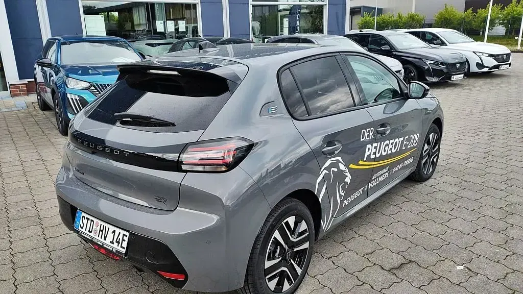 Gebraucht Peugeot e-208 Allure 114 kW (156 PS) 2026 Grau Kleinwagen