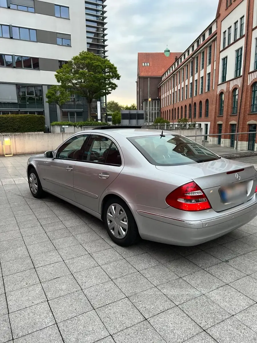 Gebraucht Mercedes E240 177 PS (130 kW) 2003 Grau Limousine