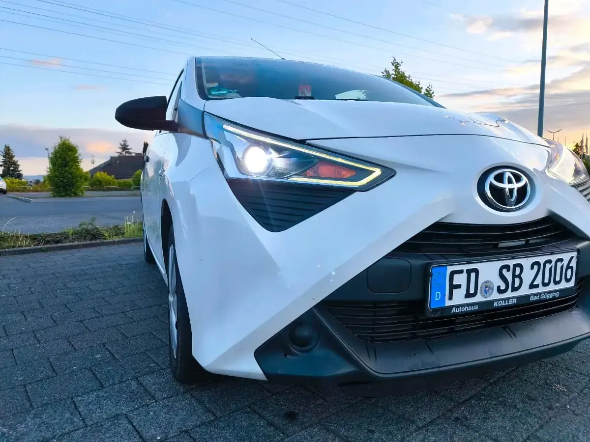 Second-hand Toyota Aygo 72 CP (52 kW) 2020 Alb Hatchback