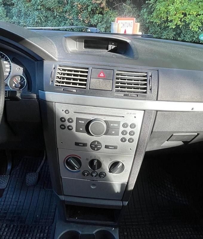 Używany Opel Meriva 100 KM (73 kW) 2005 Czarny Minivan