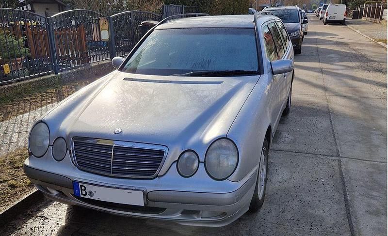Gebraucht Mercedes E240 Classic 170 PS (125 kW) 2000 Silber Kombi