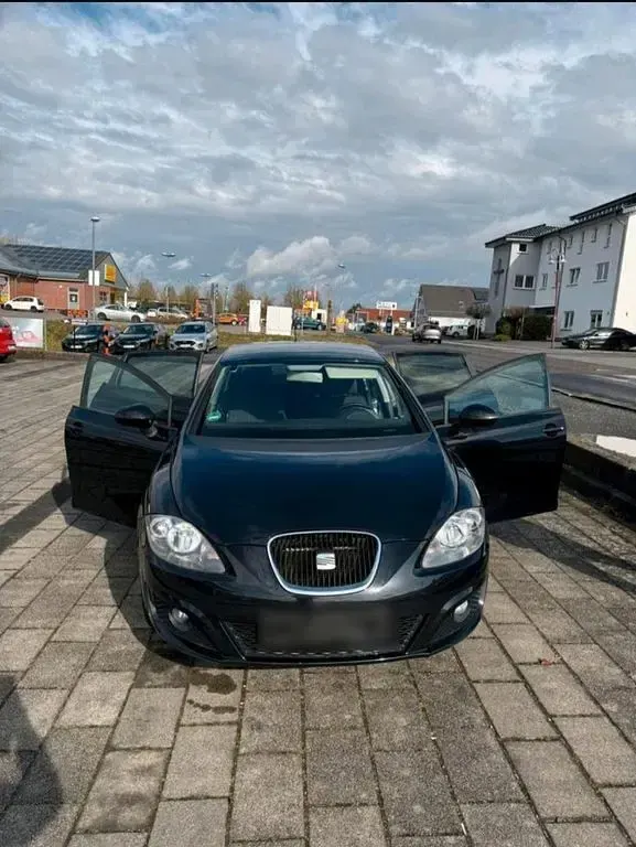 Używany Seat Leon Copa 105 KM (77 kW) 2012 Czarny Sedan/Limuzyna