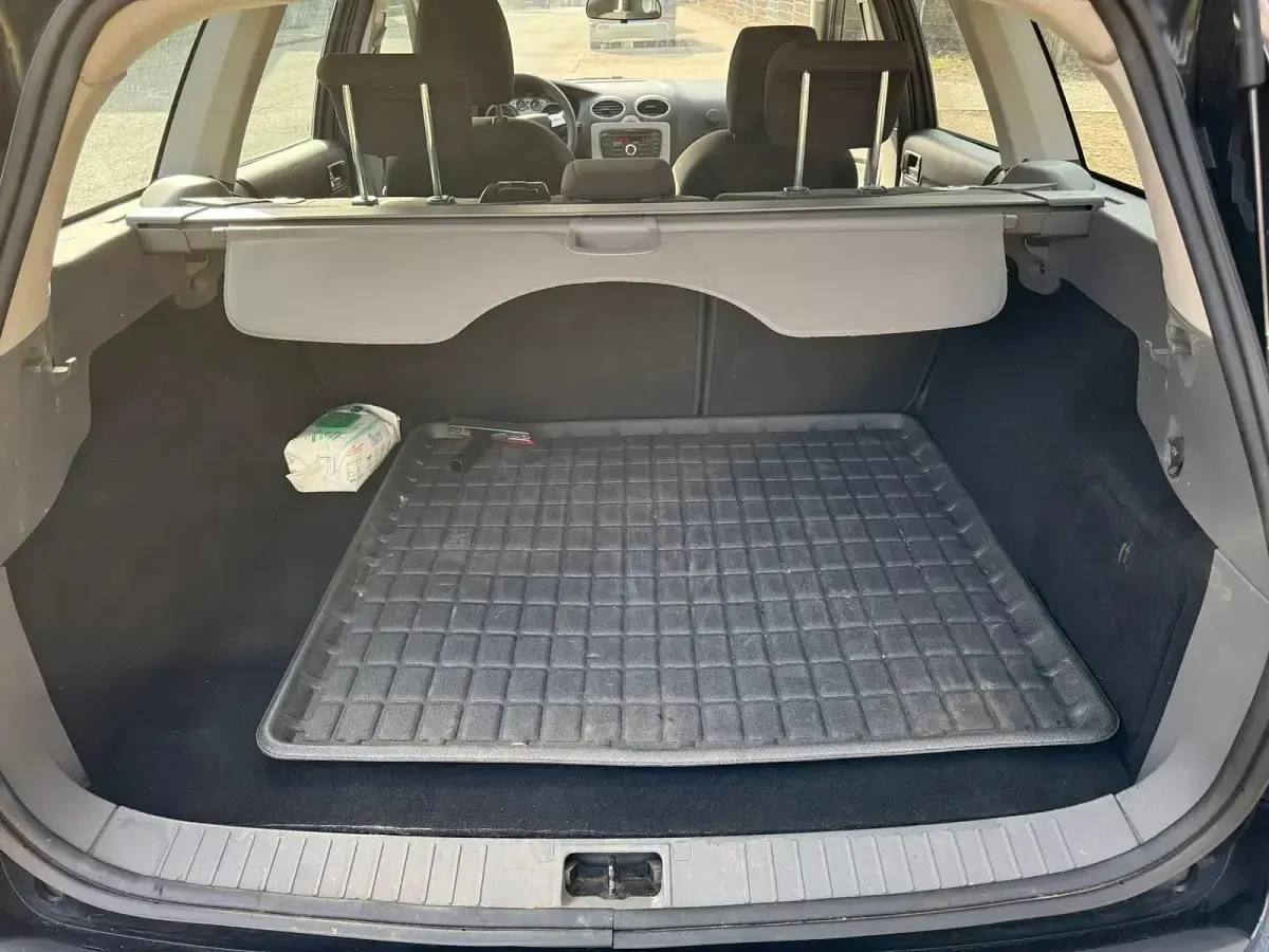 Usata Ford Focus 109 CV (80 kW) 2010 Nero Station wagon