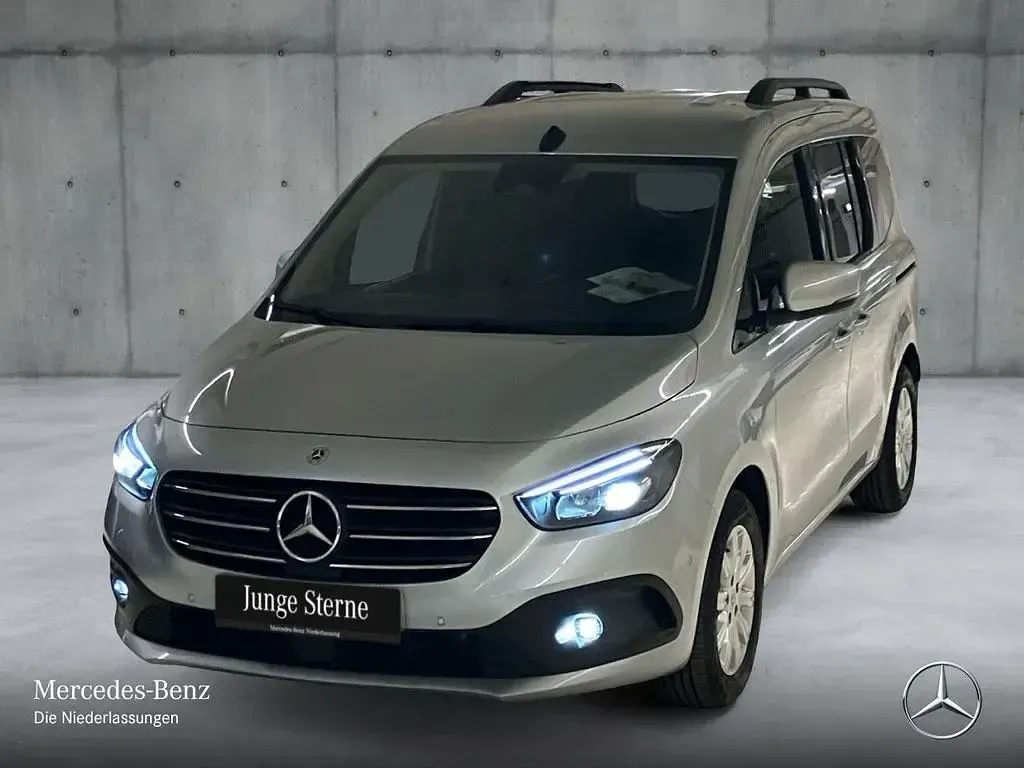 Gebraucht Mercedes T180 Progressive 116 PS (85 kW) 2025 Silber Van / Kleinbus