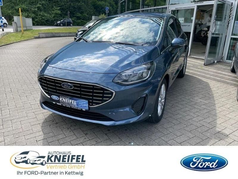 Rot Gebraucht 2022 Ford Fiesta Titanium Kleinwagen | 16.490 € (Etwas zu teuer) - Bild 1/4
