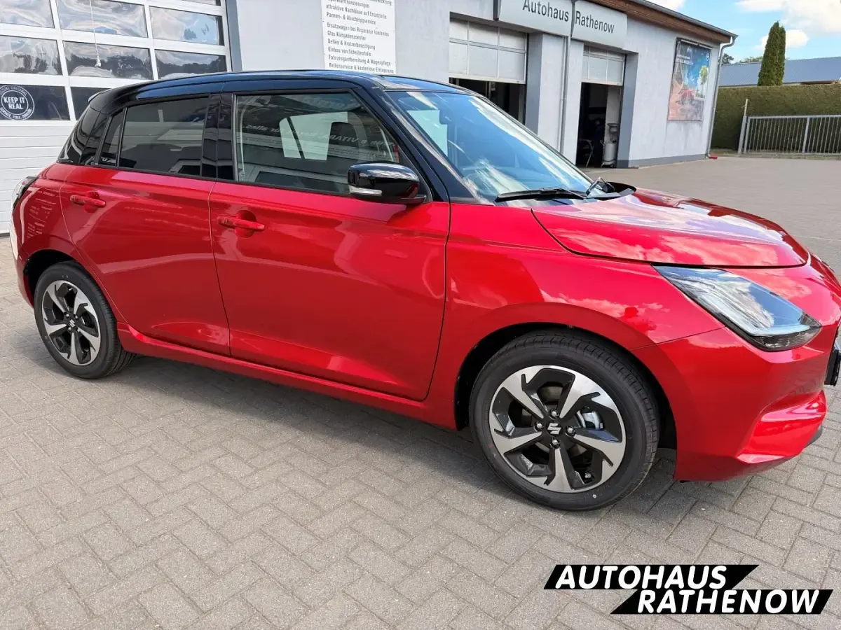 Neu Suzuki Swift Comfort+ 83 PS (61 kW) 2026 Burning red pearl metallic / s Kleinwagen