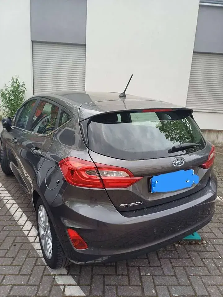 Gebraucht Ford Fiesta Titanium 101 PS (74 kW) 2018 Grau Kleinwagen