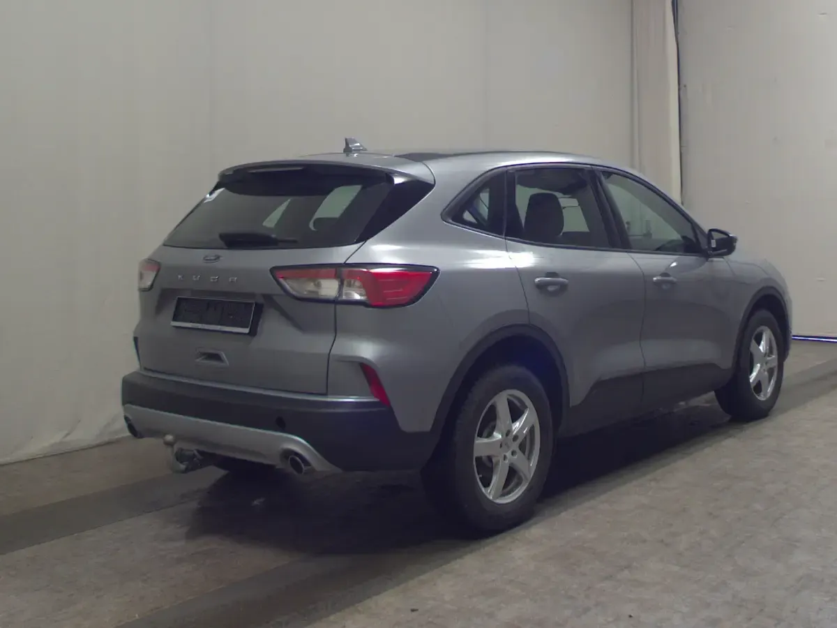 Usado Ford Kuga Cool & Connect 120 HP (88 kW) 2023 Prateado SUV