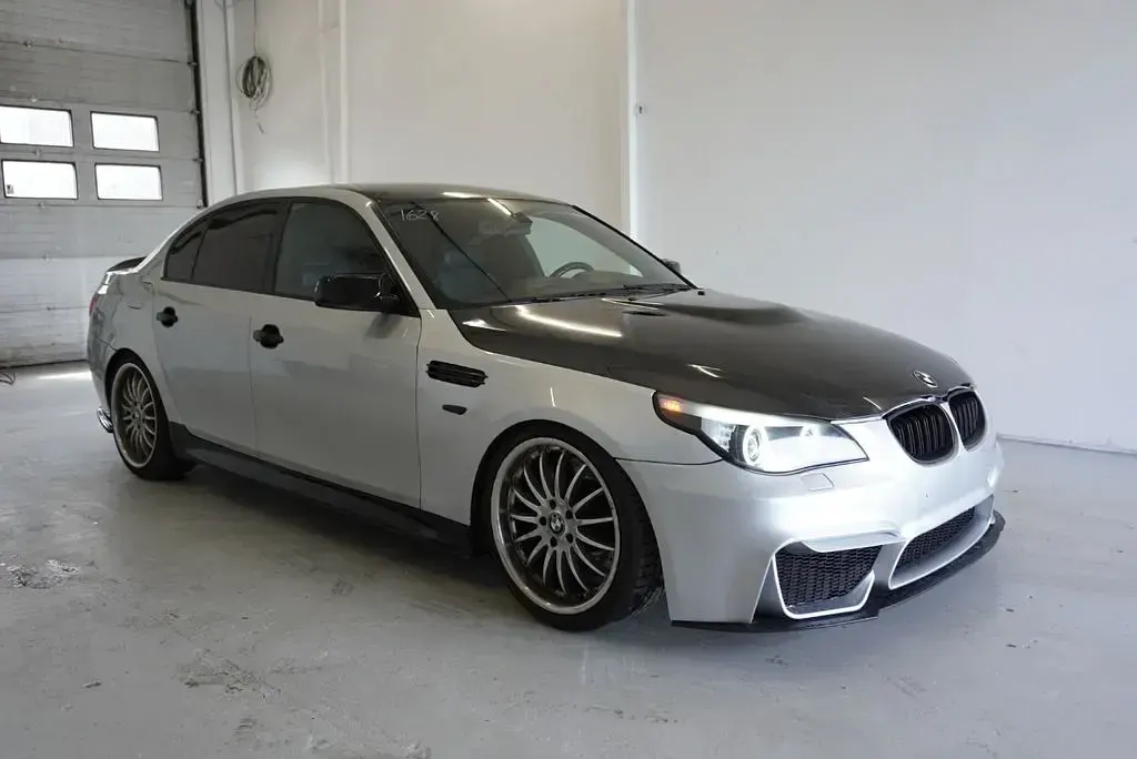 Gebraucht BMW 545 333 PS (244 kW) 2004 Silber Limousine