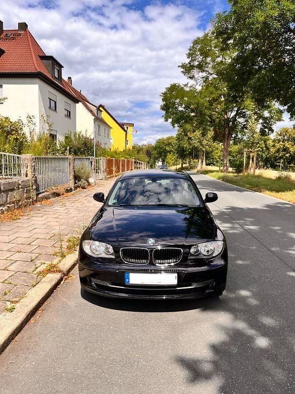 Schwarz Gebraucht 2010 BMW 116 Kleinwagen | 4.900 € (Fairer Preis) - Bild 1/4