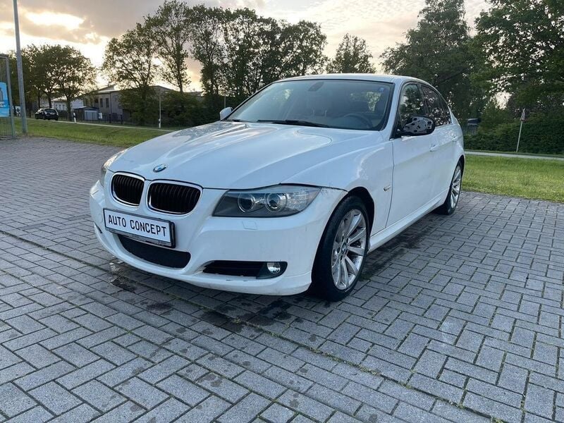 Weiß Gebraucht 2011 BMW 318 Limousine | 5.999 € (Fairer Preis) - Bild 1/4