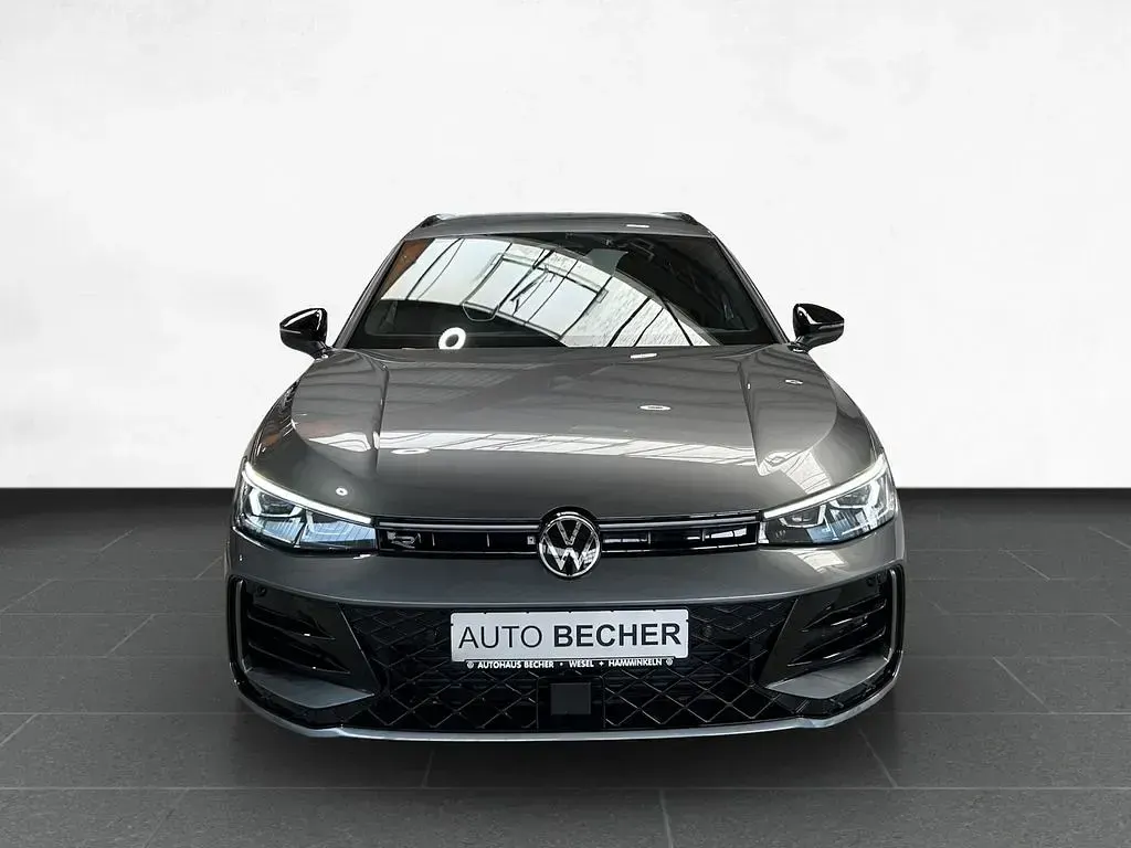 Gebraucht VW Passat R-line 150 PS (110 kW) 2026 Grau Kombi