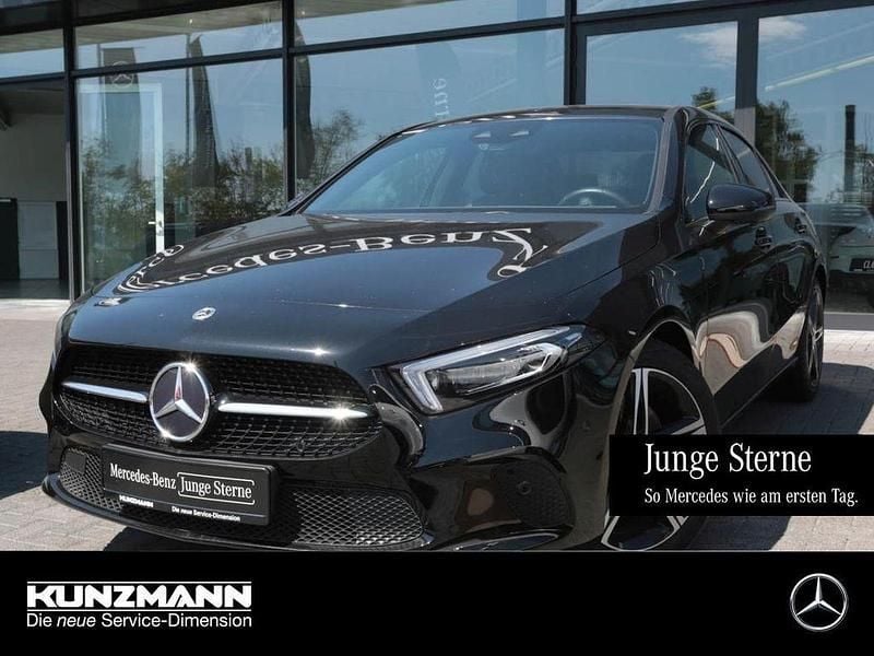Nachtschwarz Gebraucht 2021 Mercedes A250 Progressive Limousine | 26.170 € (Fairer Preis) - Bild 1/4