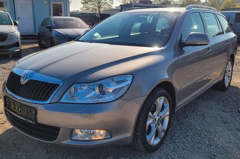 Second-hand Skoda Octavia Elegance 122 CP (89 kW) 2010 Bej Break