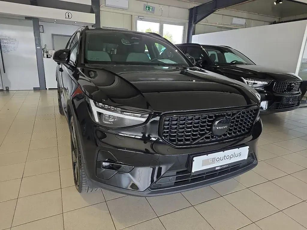 Gebraucht Volvo XC40 Plus 163 PS (119 kW) 2025 Onyx black SUV