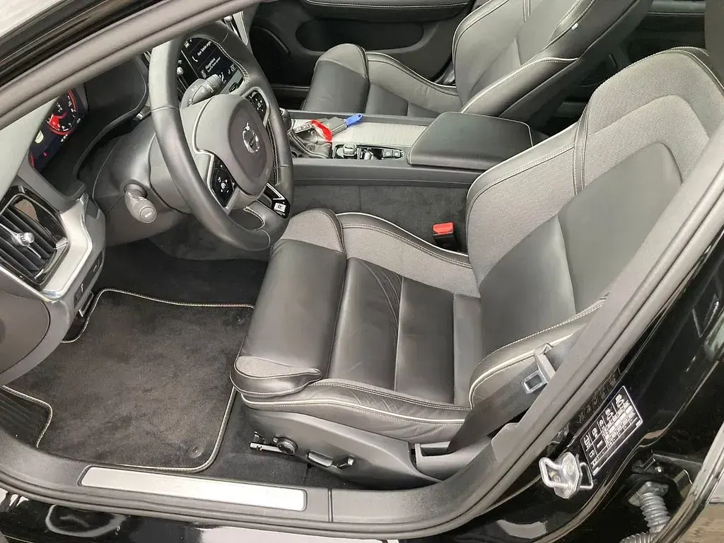 Gebraucht Volvo S60 R-Design 250 PS (183 kW) 2019 Schwarz Limousine