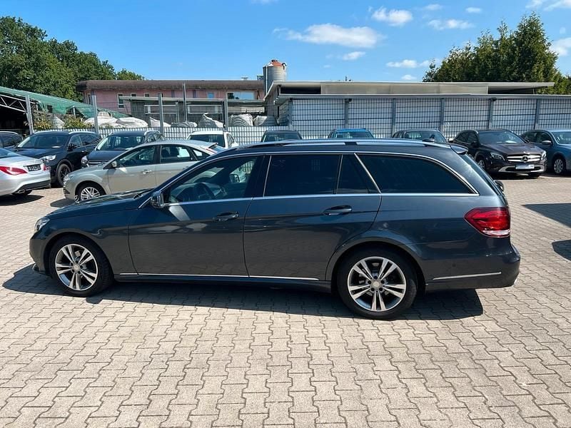 Gebraucht Mercedes E220 170 PS (125 kW) 2016 Grau Kombi