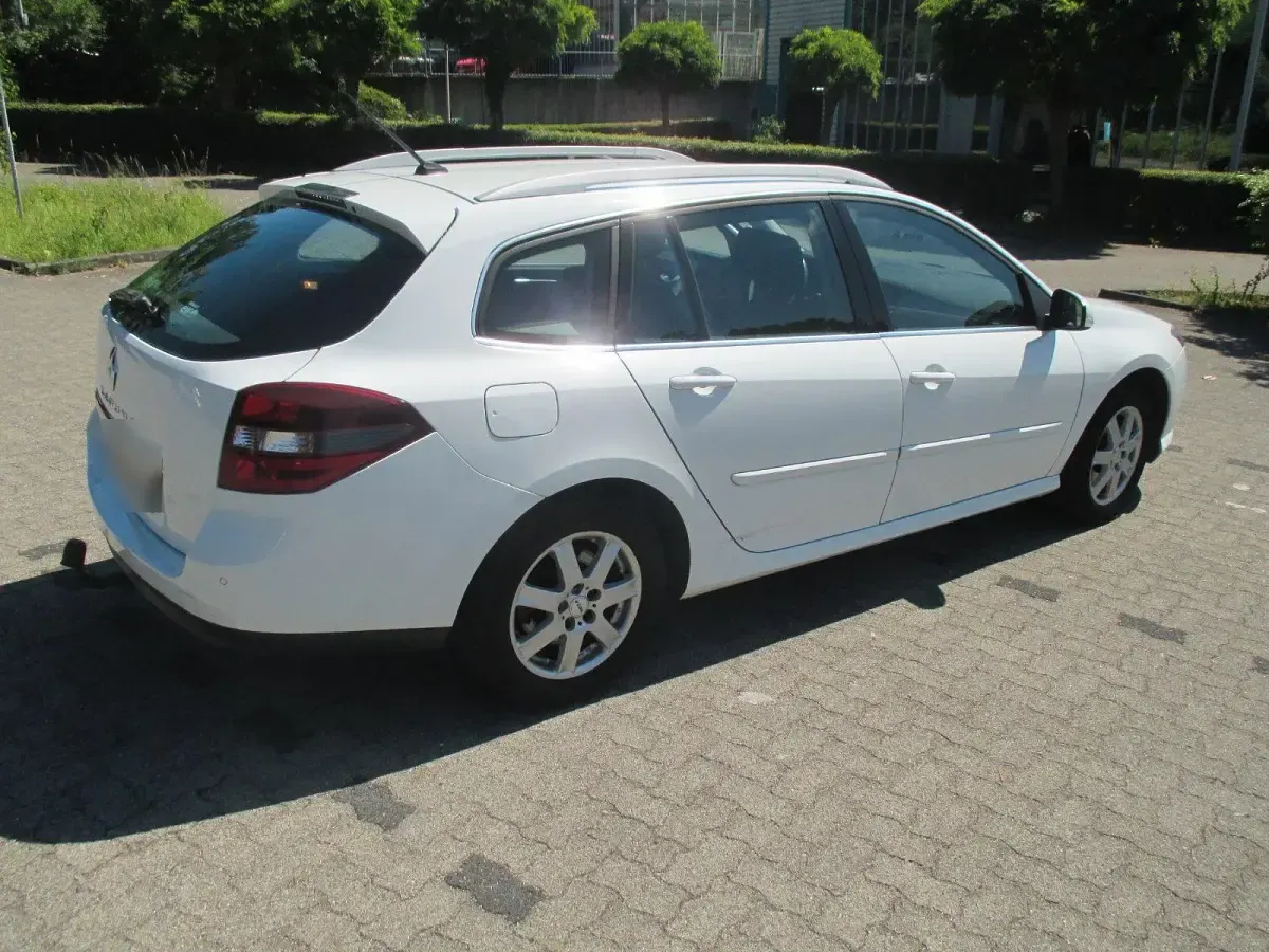 Gebraucht Renault Laguna III 140 PS (102 kW) 2012 Weiß Kombi
