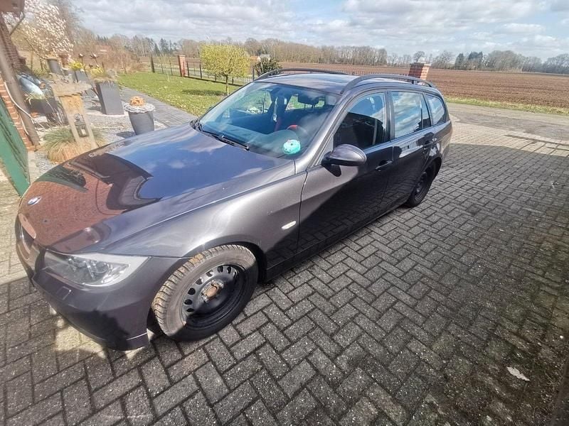 Second-hand BMW 320 163 CP (119 kW) 2006 Gri Berlinǎ