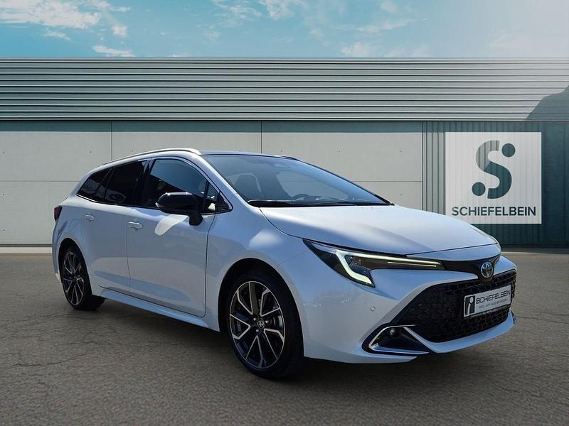Neu Toyota Corolla Lounge 178 PS (130 kW) 2026 Platinumweiß perleffekt Limousine