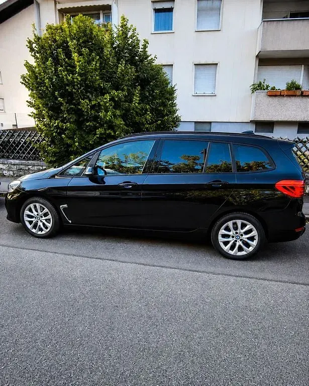Gebraucht BMW 220 Gran Tourer Luxury Line 190 PS (139 kW) 2019 Schwarz Van / Kleinbus
