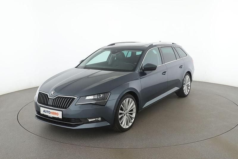 Grau Gebraucht 2017 Skoda Superb Style Kombi | 20.860 € (Etwas zu teuer) - Bild 1/3