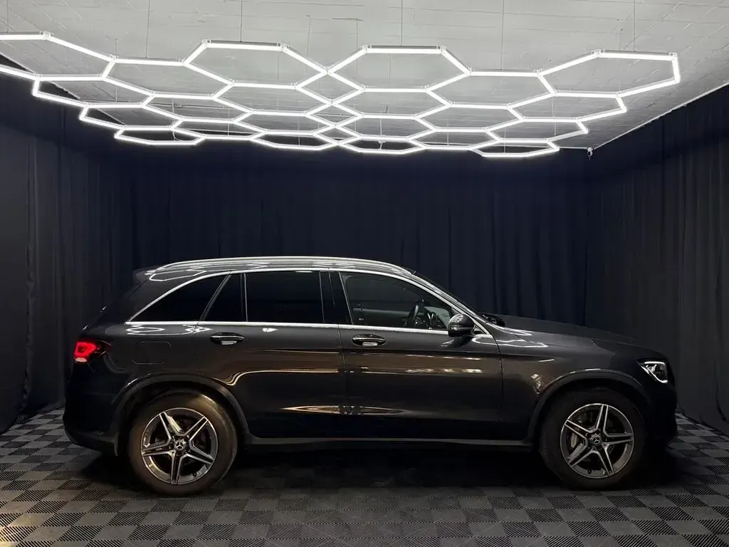 Gebraucht Mercedes GLC300 AMG line 258 PS (189 kW) 2021 Grau SUV