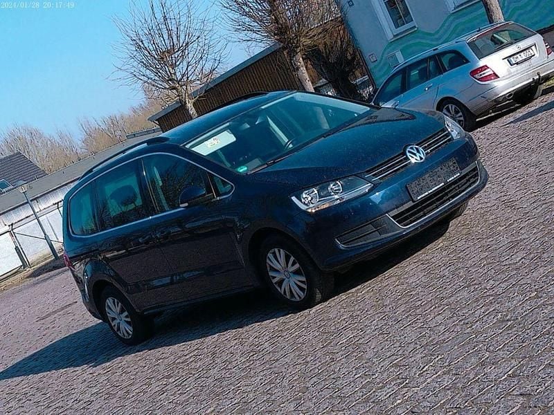 Gebraucht VW Sharan Comfortline 177 PS (130 kW) 2014 Blau Van / Kleinbus