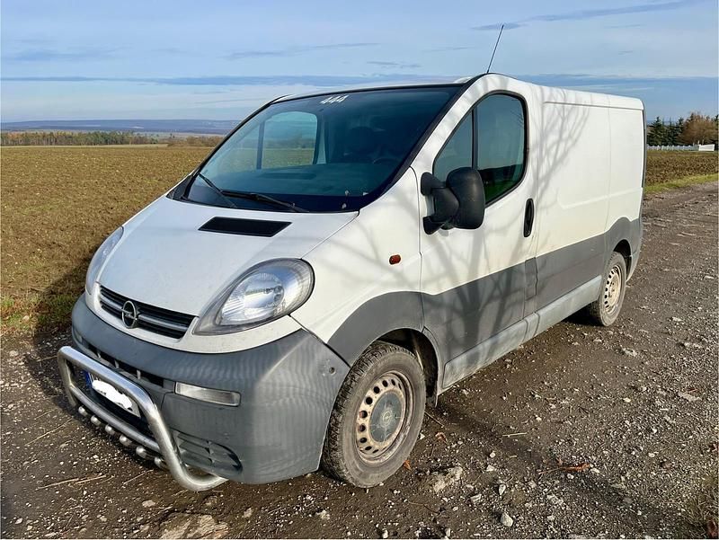 Weiß Gebraucht 2005 Opel Vivaro Van | 2.499 € (Guter Preis) - Bild 1/4