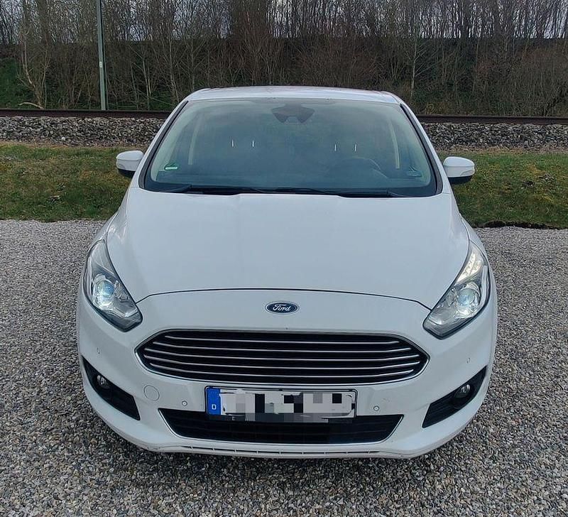 Weiß Gebraucht 2016 Ford S-MAX Titanium Van / Kleinbus | 10.400 € (Fairer Preis) - Bild 1/4