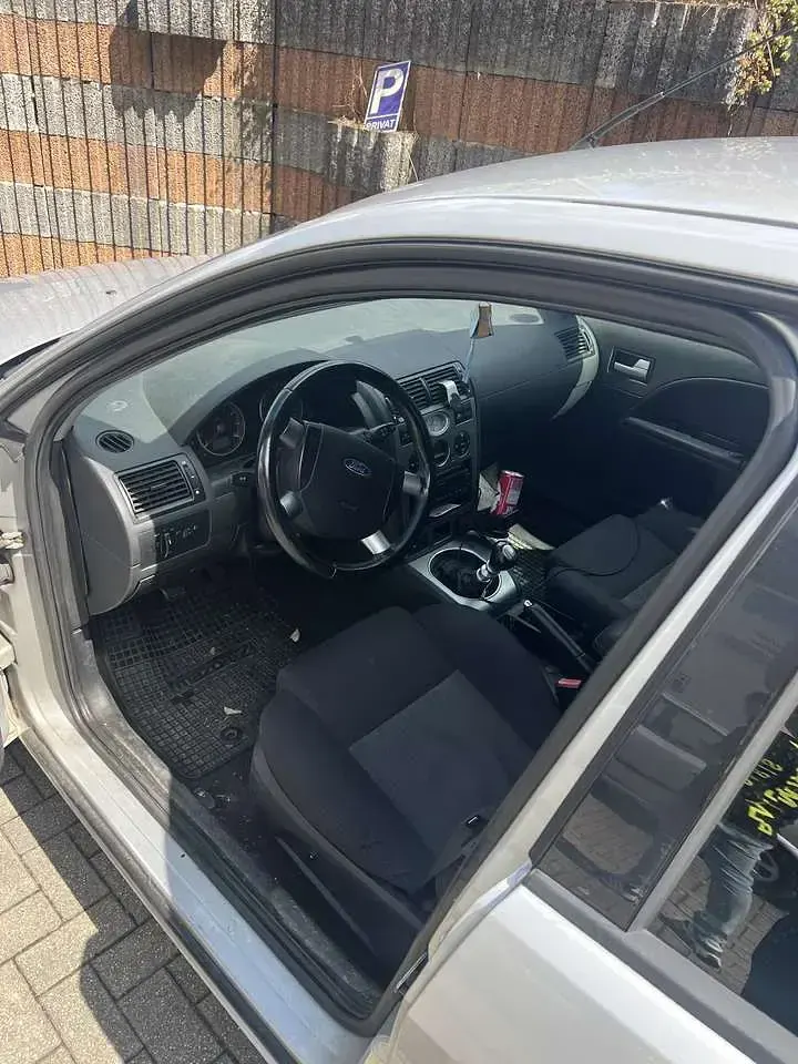 Gebraucht Ford Mondeo Ambiente 110 PS (80 kW) 2001 Limousine