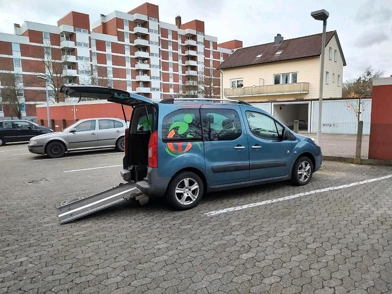 Blau Gebraucht 2009 Peugeot Partner Tepee Van / Kleinbus | 5.999 € - Bild 1/4