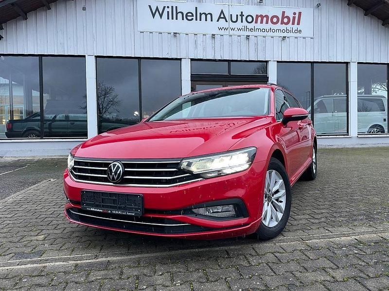 Rot Gebraucht 2023 VW Passat Business Kombi | 19.990 € (Superpreis) - Bild 1/4