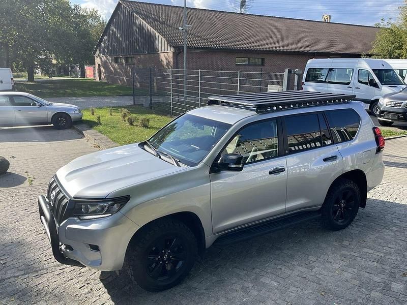 Gebraucht Toyota Land Cruiser 177 PS (130 kW) 2019 Silber (metallic) SUV