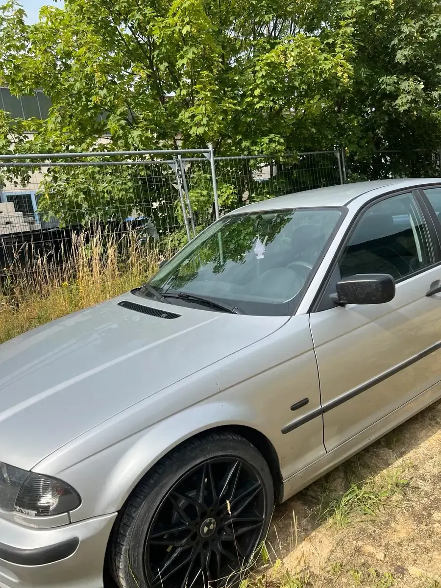 Gebraucht BMW 318 Basis 118 PS (86 kW) 1999 Silber Limousine