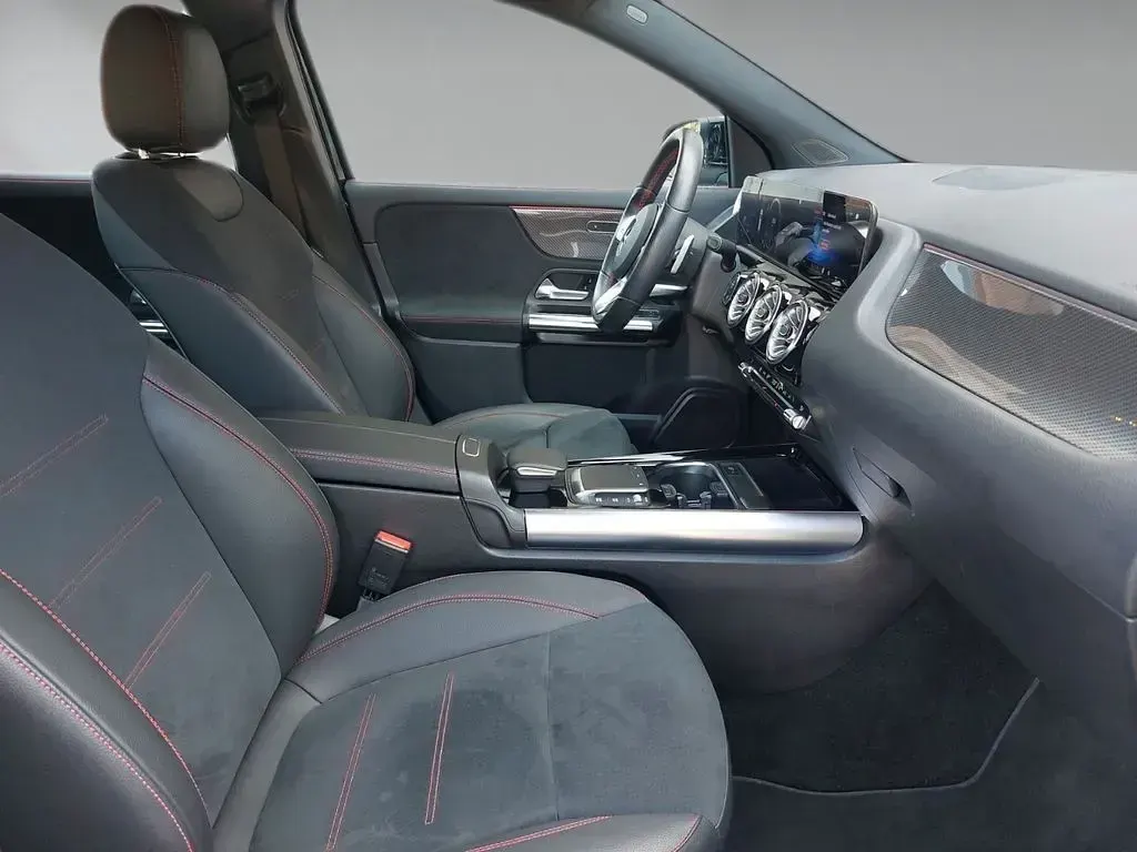 Gebraucht Mercedes GLA200 AMG line 163 PS (119 kW) 2022 Schwarz SUV