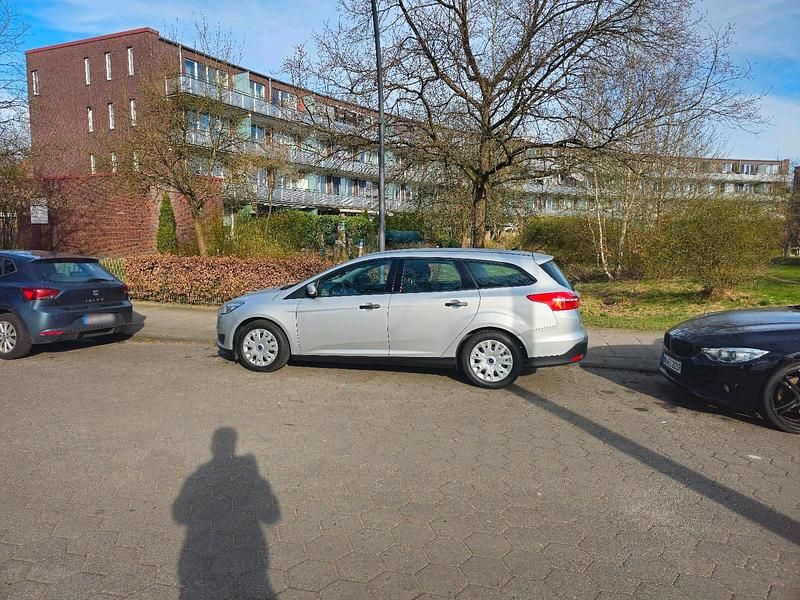Gebraucht Ford Focus 101 PS (74 kW) 2016 Silber Kombi
