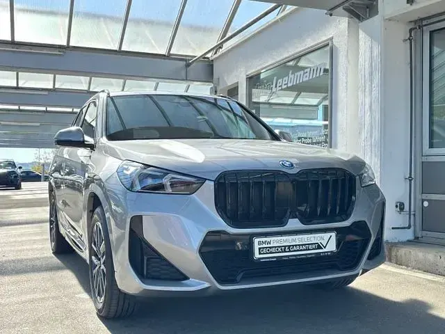 Gebraucht BMW X1 M Sport 245 PS (180 kW) 2023 Spacesilber (metallic) SUV