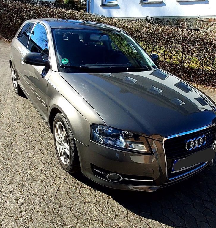 Grau Gebraucht 2012 Audi A3 Ambiente Limousine | 5.000 € (Guter Preis) - Bild 1/4
