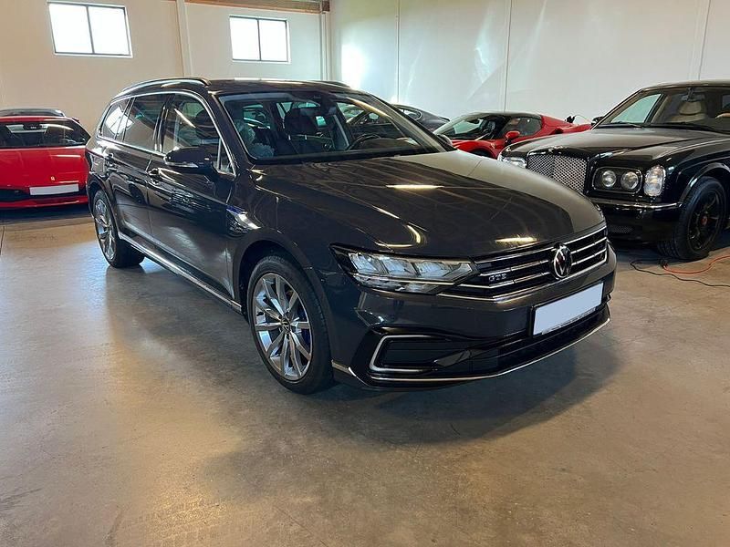 Grau Gebraucht 2021 VW Passat GTE Kombi | 17.900 € (Guter Preis) - Bild 1/4