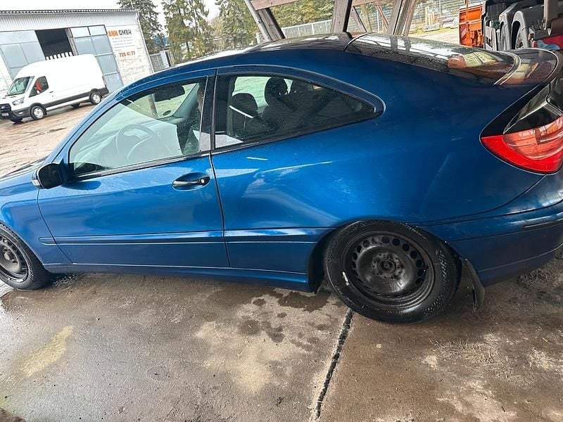 Gebraucht Mercedes C180 142 PS (104 kW) 2003 Blau Coupé