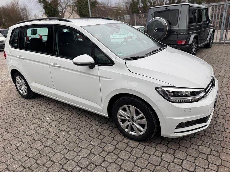 Gebraucht VW Touran Comfortline 150 PS (110 kW) 2023 Weiß Van / Kleinbus