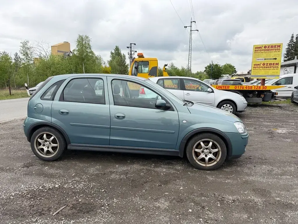 Używany Opel Corsa Edition 125 KM (91 kW) 2006 Zielony Hatchback