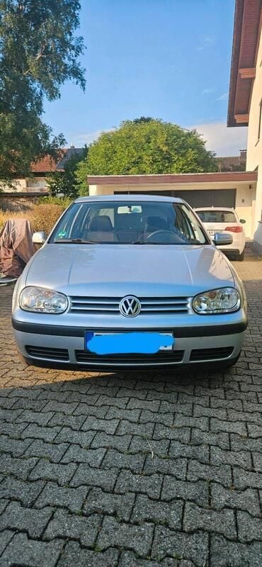 Grau Gebraucht 2001 VW Golf IV Edition Kleinwagen | 1.950 € (Fairer Preis) - Bild 1/4