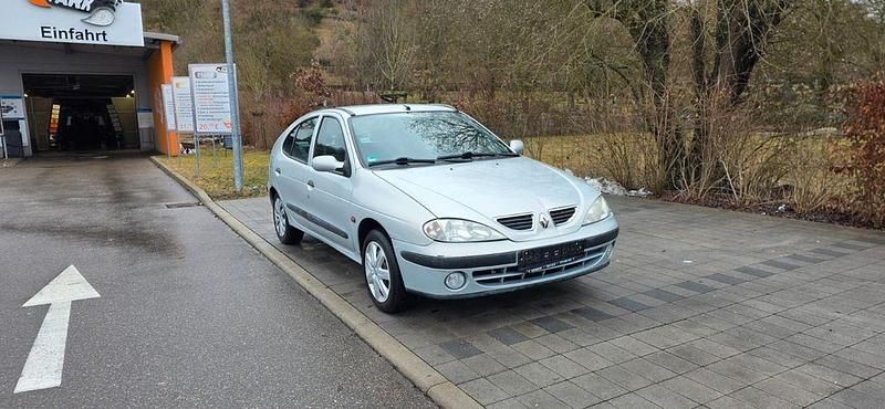 Gebraucht Renault Mégane Authentique 107 PS (78 kW) 2000 Silber Limousine