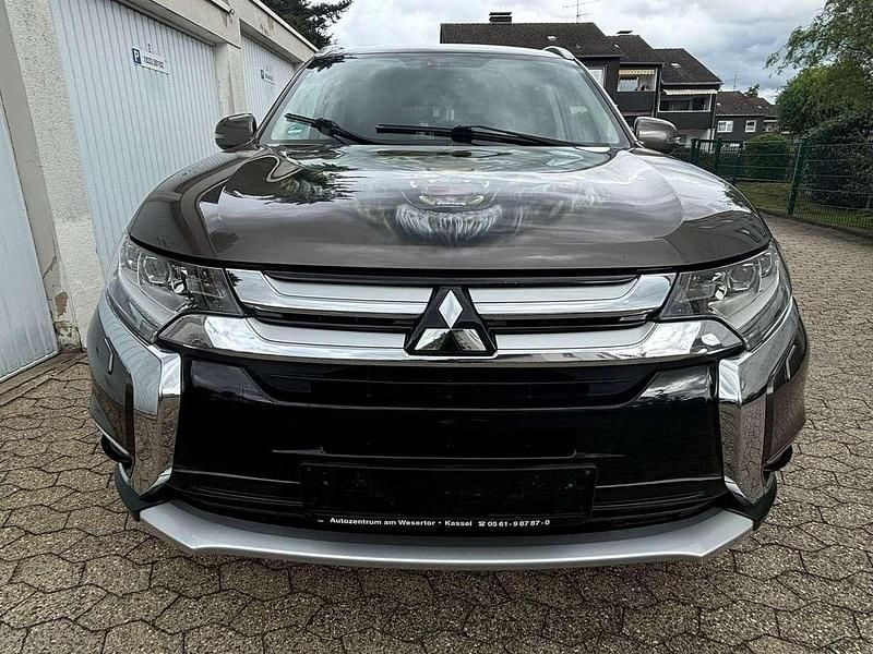 Braun Gebraucht 2016 Mitsubishi Outlander SUV | 14.700 € (Fairer Preis) - Bild 1/4