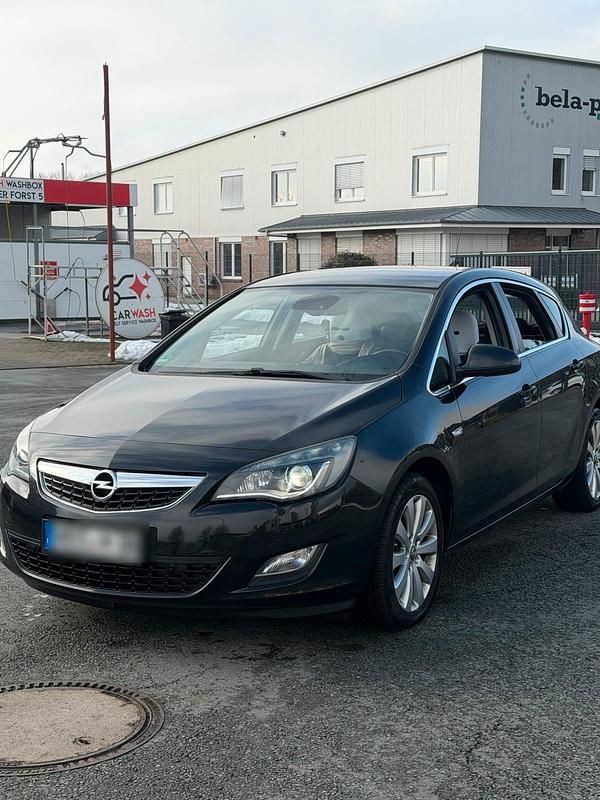 Gebraucht Opel Astra 110 PS (80 kW) 2010 Schwarz Kleinwagen