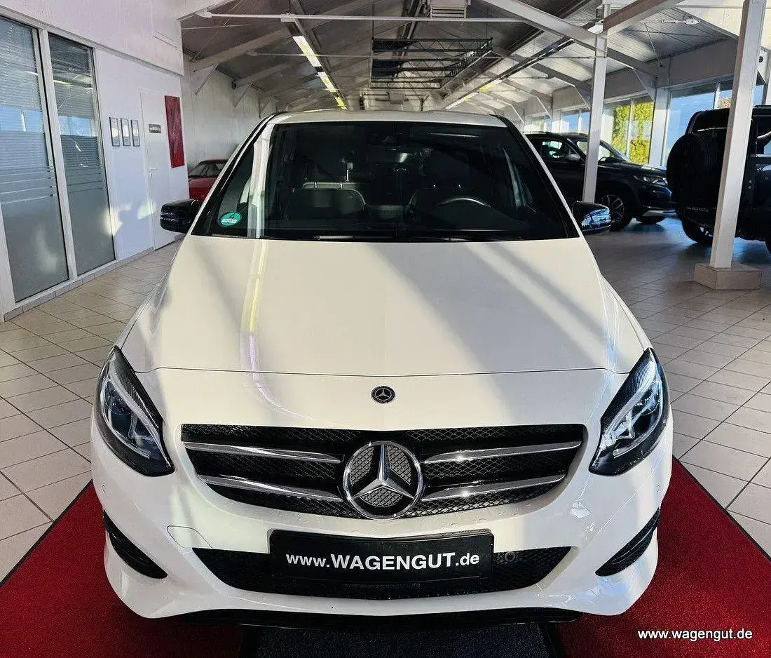 Gebraucht Mercedes B200 Style 156 PS (114 kW) 2018 Weiß Kleinwagen