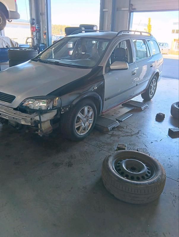 Gebraucht Opel Astra 80 PS (58 kW) 2004 Silber Kombi