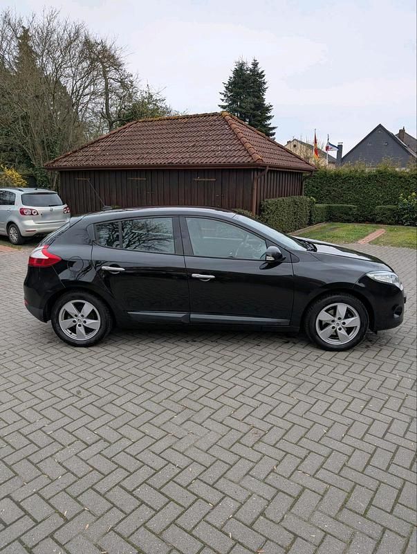 Gebraucht Renault Mégane Dynamique 131 PS (96 kW) 2011 Schwarz Limousine
